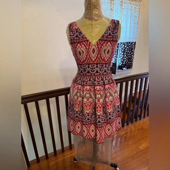 Vince Camuto Colorful Pink and White Fit and Flare Sleeveless V-neck Dress - Picture 1 of 10